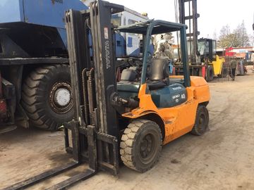 3 Tiang Digunakan Truk Forklift Diesel 7FD40 SGS Disetujui Dengan Silinder Tengah pemasok